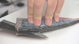 「地元でとれる魚の魅力を感じてほしい」中学生がアジの三枚おろしに挑戦 大分・佐伯市 | 大分のニュース|OBS NEWS|大分放送
