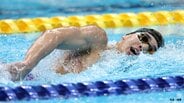 競泳ニッポン、17歳・小島夢貴が200m背泳ぎで金メダル ！ 男子4×100mフリーリレーで銅【パンパシフィック選手権3日目】|TBS NEWS DIG