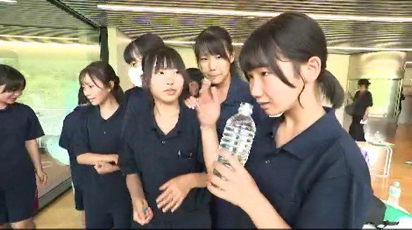 「官能検査員」って？子どもたちがお仕事体験…長野・大町市の食品工場で「体験ツアー」中学生のキャリア教育の一環…工場では年間4億本以上の天然水製造「どんな仕事したいか、イメージしてもらえたら…」　|　SBC NEWS | 長野のニュース | SBC信越放送