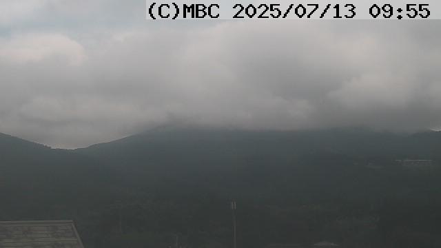新燃岳７年ぶり噴火から３週間　１３日も噴火　火山灰による断水で給水所　灰は宮崎方向に　鹿児島県霧島連山|TBS NEWS DIG
