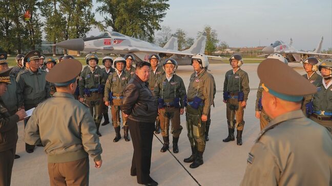 北朝鮮・金総書記が空軍部隊の無人機攻撃などに対応する訓練を視察 “電子部隊”などの強化が目的か|TBS NEWS DIG