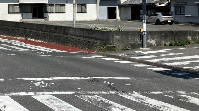 【速報】軽乗用車と衝突　原付バイク運転の男性が重体の模様　現場は警察署入口交差点　車運転の男を現行犯逮捕　山梨|TBS NEWS DIG