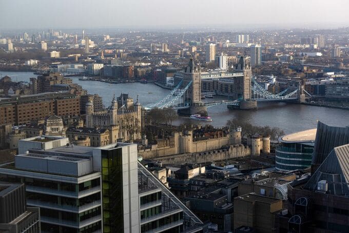 英国の富裕層は課税強化なら海外へ脱出、米・カナダ・豪州へ－調査