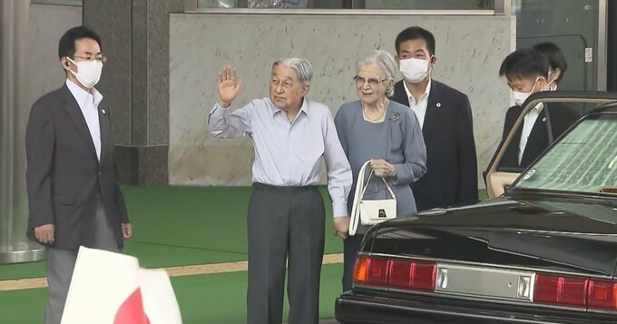 上皇ご夫妻が静養のため軽井沢町にご到着　JR軽井沢駅で出迎えた人に手を振って応じられる　23日は大日向開拓地へ　|　SBC NEWS | 長野のニュース | SBC信越放送