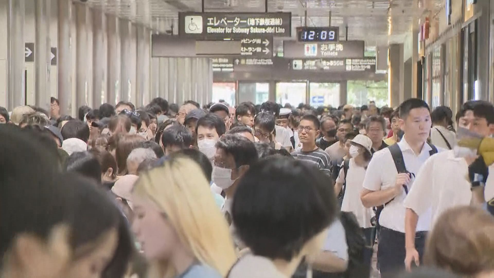 500メートル以上の行列も 東海道新幹線全線 運転見合わせ続く「明日に変更しようか」JR東海は旅行の計画変更を呼び掛け