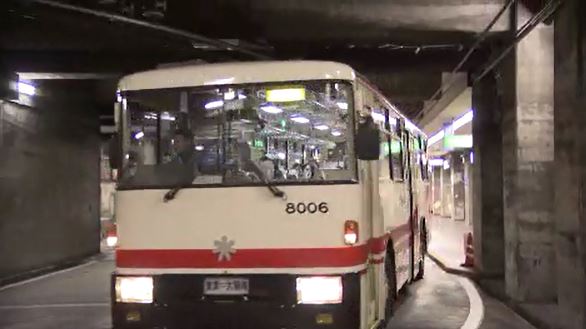 国内唯一の『トロリーバス』廃止へ…架線からの電気で走るバス・30年