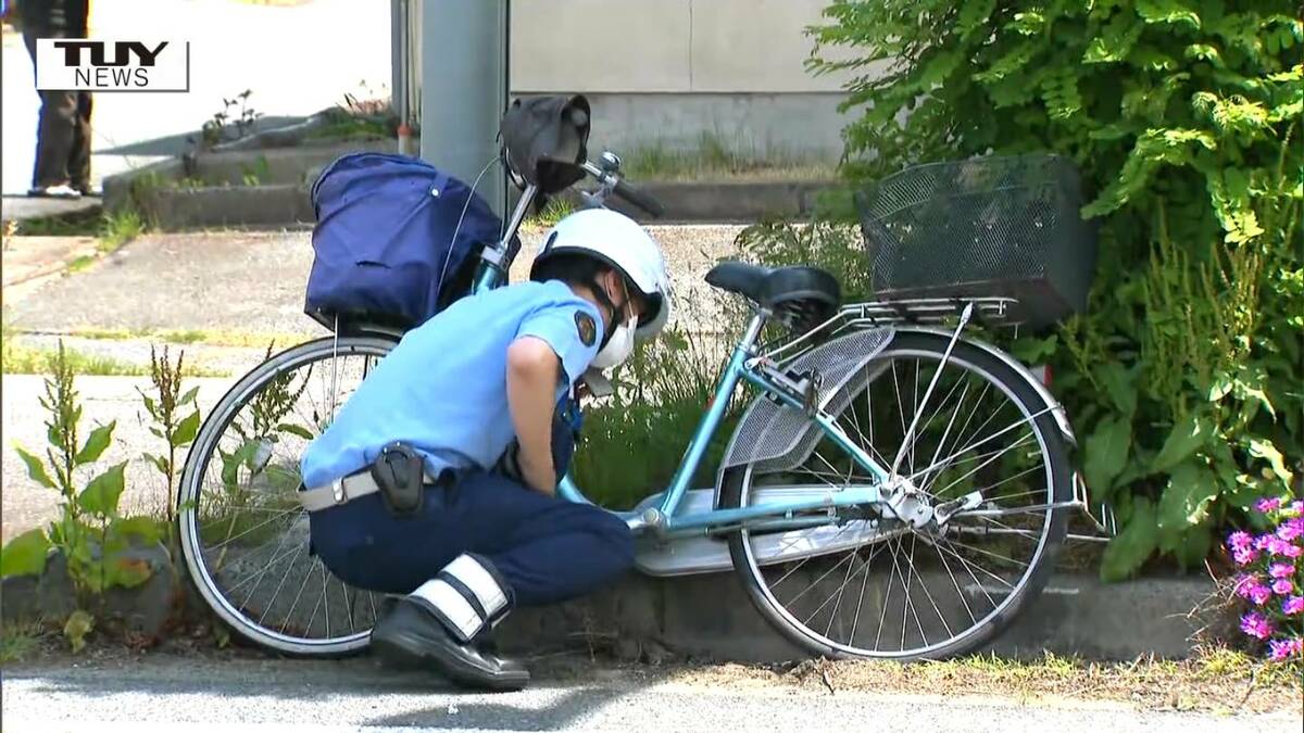 自転車に乗っていた70代女性がはねられ意識不明 車を運転の73歳の男を