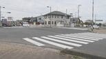 小学生が大型トラックにはねられ死亡…事故現場は住宅・商業施設密集、毎朝約100人の児童が交差点利用、近くに工業団地、大型車が頻繁に往来する場所だった　「歩車分離式信号」設置案が出るも…「急ぐ人が出れば出るほど…」|TBS NEWS DIG