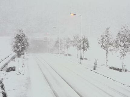 中国山地はまとまった雪 アメダスでは各地で積雪を観測 高速道路は冬用