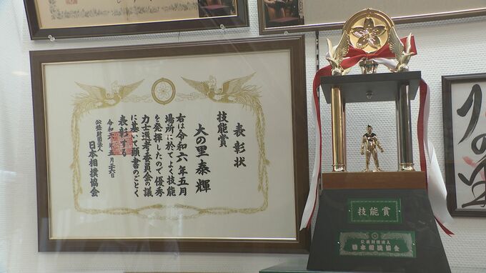 さながら「大の里記念館」 賞状や三賞の盾に懸賞金袋も 栄光の証を展示 石川・津幡町　|　石川県のニュース｜MRO北陸放送