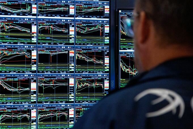 米経済の強さ示した雇用統計、投資家には頭痛の種－株と債券が同時安