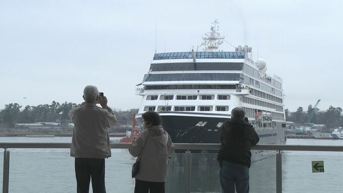 今年寄港する47隻のトップを切って“アザマラ・ジャーニー”が金沢港に寄港　|　石川県のニュース｜MRO北陸放送