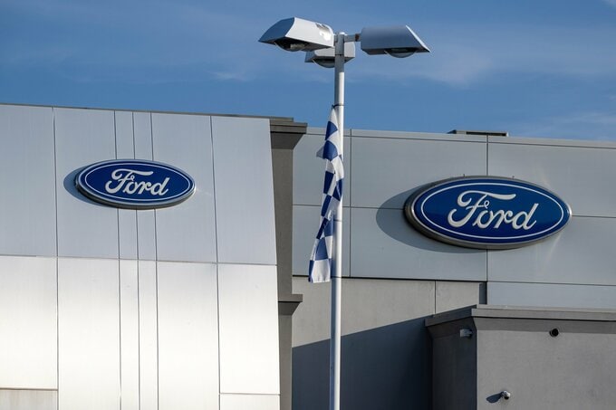 フォード株、45%上昇分を帳消し－自動車業界への逆風でAI期待しぼむ