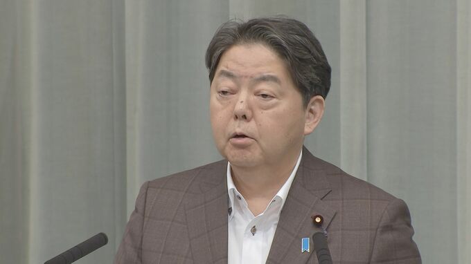 林官房長官 携帯契約は「運転免許・在留カードでも」 対面契約時のIC読み取り義務化で