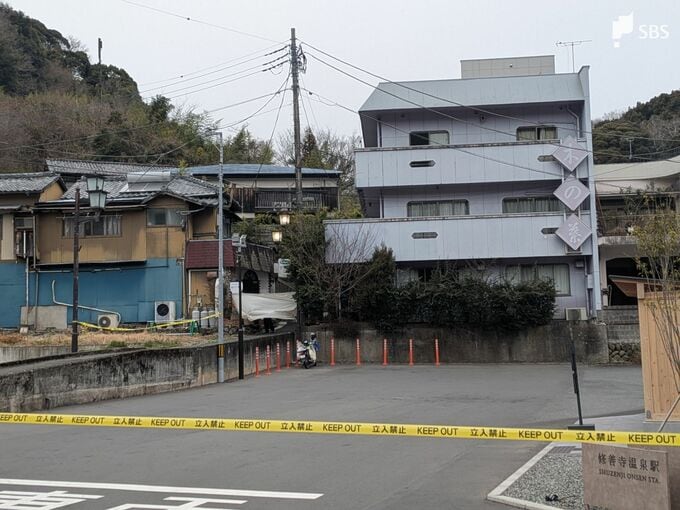 【速報】「金を出せ」就寝中の女性（90代）の口をふさぎ金庫など奪ったか 修善寺温泉の観光地で2人組の男による強盗事件発生 警察が男らの行方を追う=静岡・伊豆市|TBS NEWS DIG