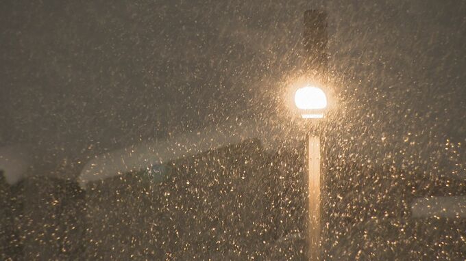 気象庁「顕著な大雪に関する情報」石川県と新潟県に発表　下越は除雪困難となる積雪となるおそれ　不要不急の外出は控えるよう…北陸地方“警報級の大雪”8日昼前にかけて続く見込み【大雪と雨と風のシミュレーション】　|　富山のニュース｜天気・防災｜チューリップテレビ