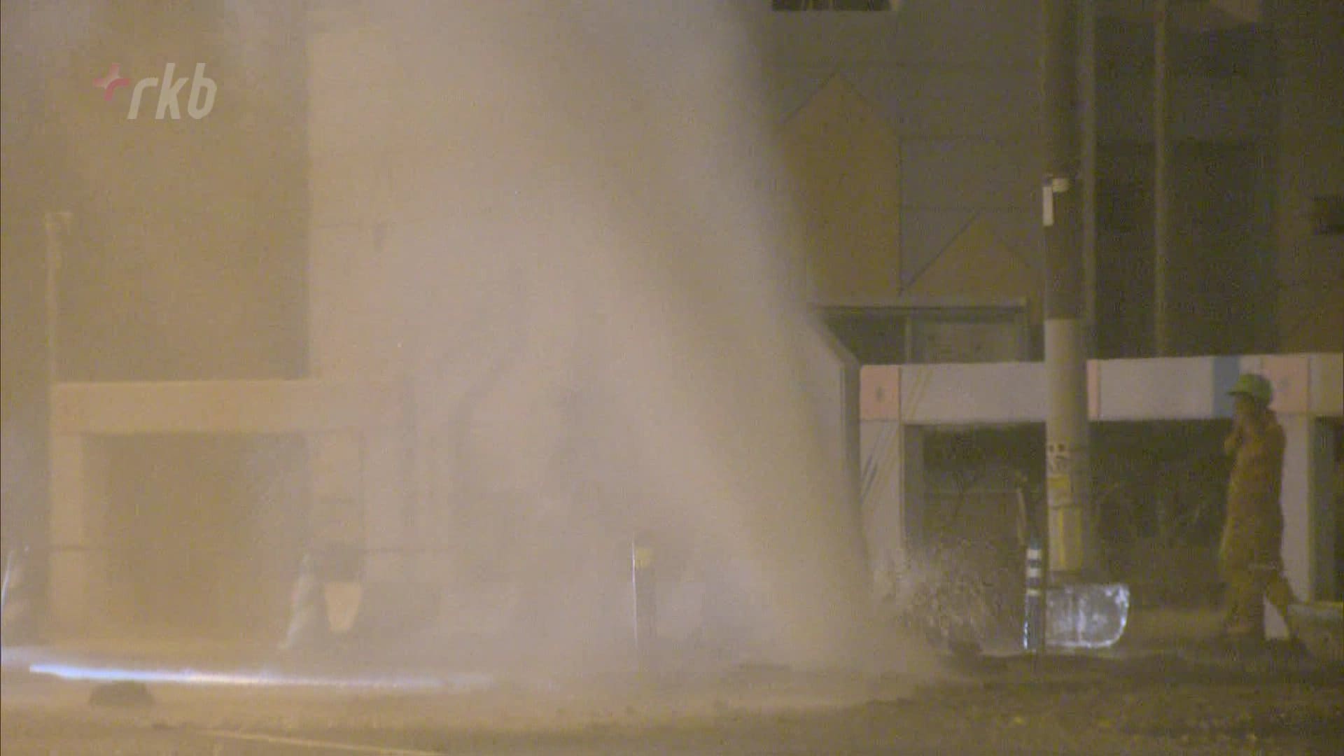 空高く噴き出す大量の水 福岡県で５６年前の水道管が破裂 直径１０センチの穴 Tbs News Dig