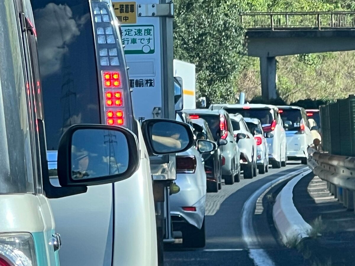 車両火災の九州自動車道通行止め解除も渋滞続く　鹿児島北IC～鹿児島IC