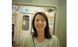 【 宮内ひとみ 】　「美味しいご飯の帰り道。⁡幸せだ〜」　電車をバックに笑顔|TBS NEWS DIG