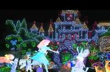 25万球のLEDライトで「不思議の国のアリス」を表現　高校生も制作に参加　樫山工業のイルミネーションが20回目の点灯　|　SBC NEWS | 長野のニュース | SBC信越放送