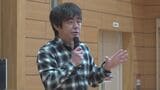 「表向きはラブソング」宮沢和史さんが「島唄」の歌詞に込めた思いを語る　小学校で講演　山梨　|　山梨のニュース | ＵＴＹテレビ山梨