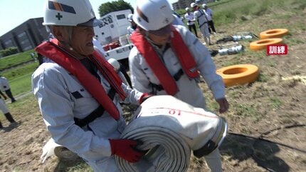 大雨で旭川が氾濫した想定で訓練 排水ポンプ車で放水するまでの手順を