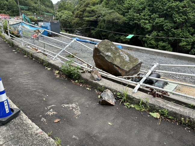 長崎県五島市の県道で落石　全面通行止めに（10日午後5時半現在）|TBS NEWS DIG