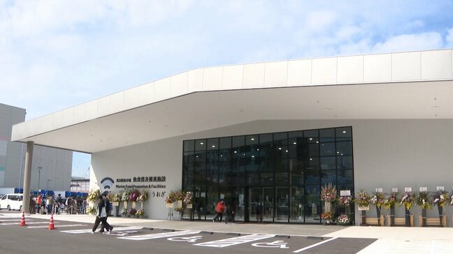 ＂ごはんの上に刺身＂オリジナル海鮮丼・焼き魚・揚げ物で旬の魚＂食べ比べ＂　福岡市の鮮魚市場に新スポット「うおざ」誕生|TBS NEWS DIG