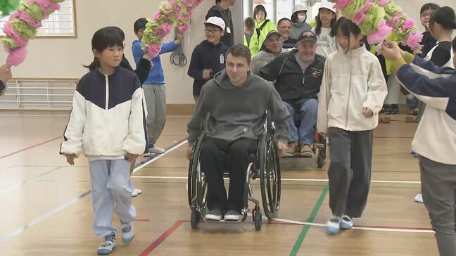 大分国際車いすマラソン出場の海外選手と交流　小学生が折り紙と歌でエール|TBS NEWS DIG