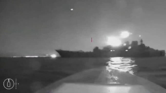 ロシア軍港への水上ドローン攻撃　ウクライナとロシアで「被害」の言い分に食い違い|TBS NEWS DIG