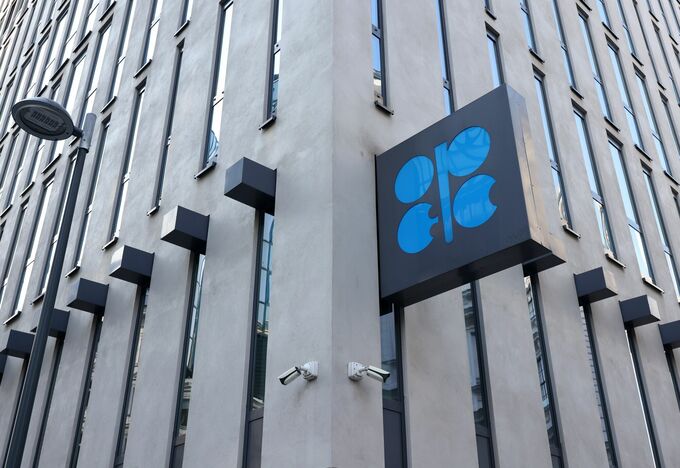 原油価格が下落、ＯＰＥＣプラスの追加増産で供給過剰懸念強まる