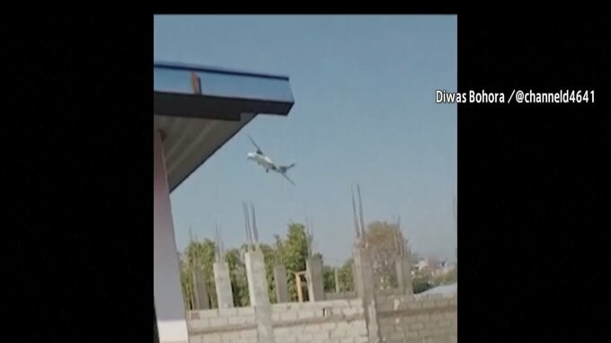 突然、画面乱れ…悲鳴も ネパール旅客機墜落直前の“ライブ配信”映像 68人の死亡確認|TBS NEWS DIG