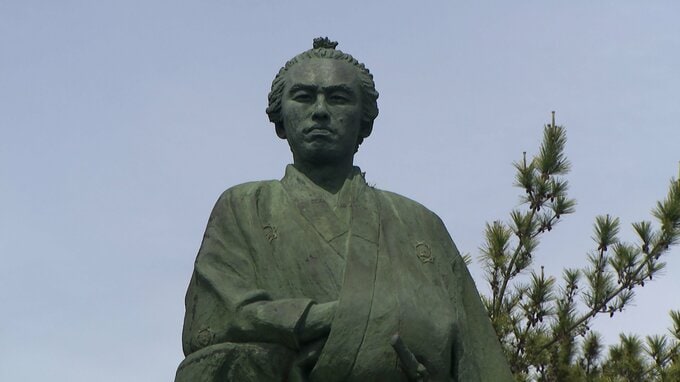 「桂浜の坂本龍馬像をもっと知ってほしい」龍馬像建立から97周年を前に桂浜で写生大会|TBS NEWS DIG