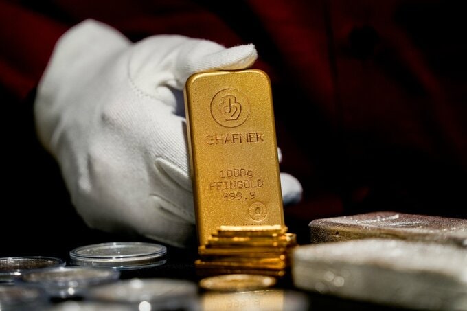 ビットコインの「デジタルゴールド」神話に揺らぎ、資金は金属へ