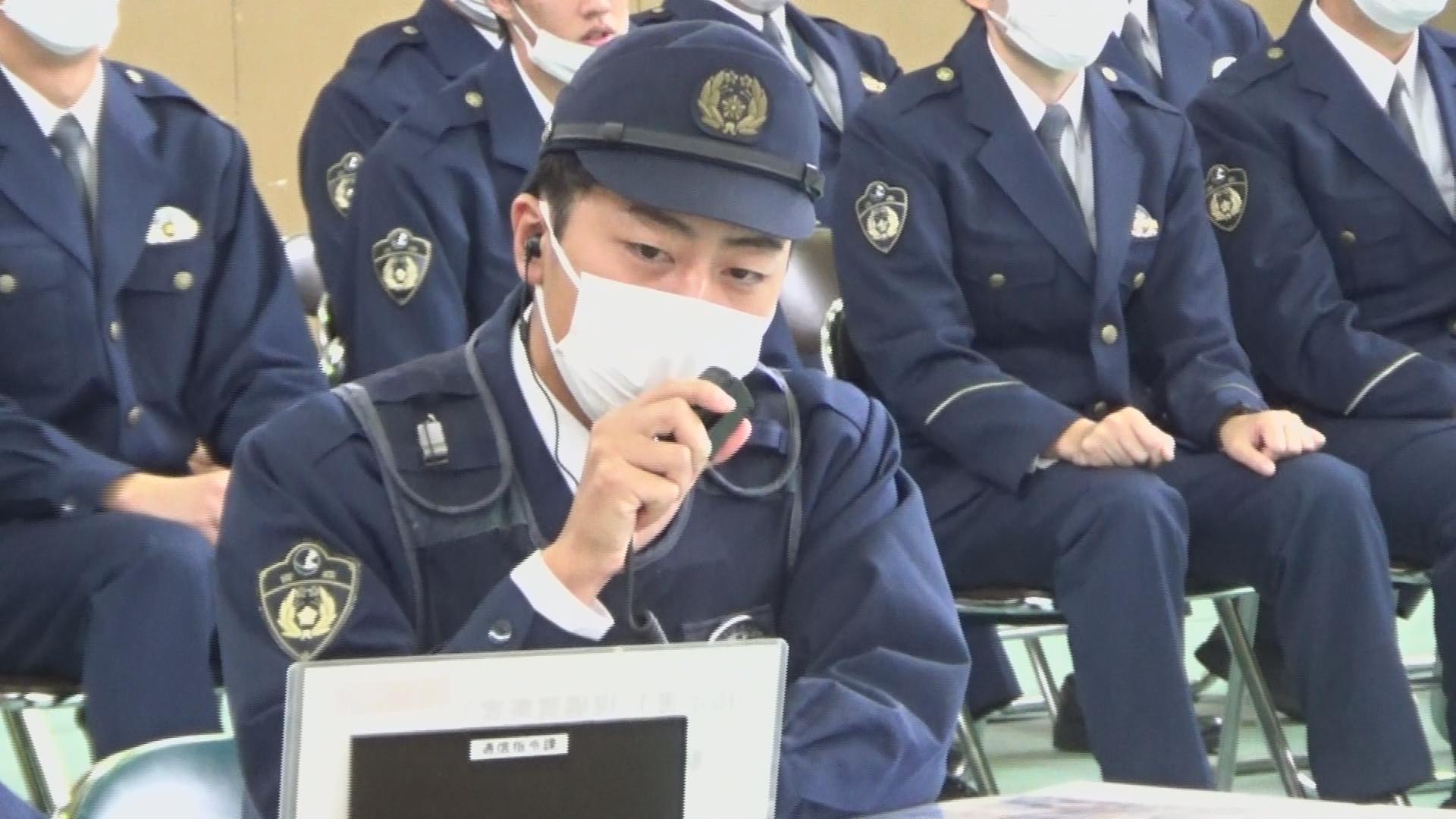 警察官たちが「15分」の制限時間内に早く正確に情報伝える技術競う