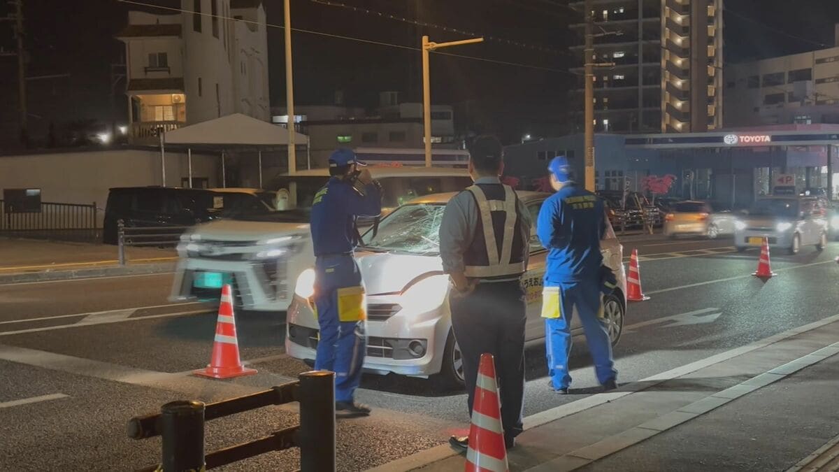 道路を横断していた歩行者男性はねられ一時意識不明　身元確認中