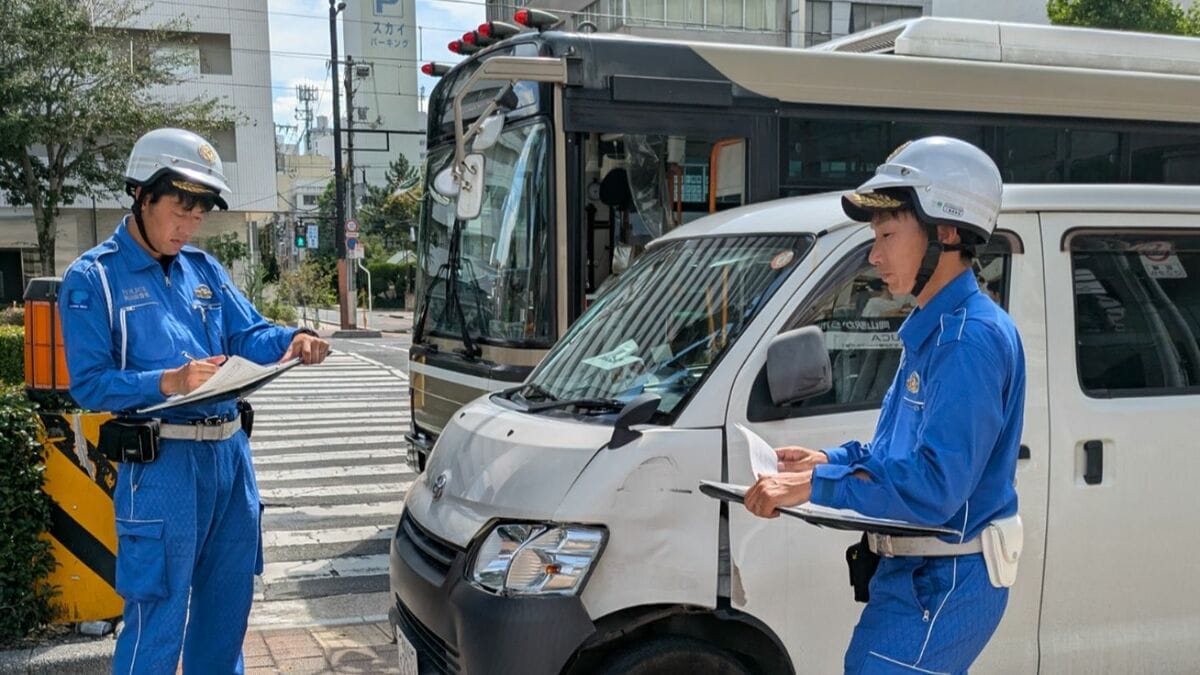 桃太郎大通りで路線バスと乗用車が事故　バスの乗客1人が軽いけが【岡山】