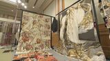 ワインレッドやネイビーに淡い花柄の振袖がトレンド　新作を含め1500点以上を展示・販売　ヨシヅヤ「大振袖博」|TBS NEWS DIG