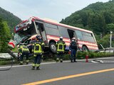 【速報】「運転手が出られない」路線バスがガードレールに衝突する単独事故 福島市 | 福島のニュース│TUF