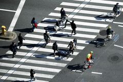 日本国債先物、週間で38年ぶりの大幅高－米関税で日銀見通しに変化| TBS CROSS DIG with Bloomberg