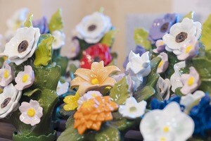 ゴッホがヒント！お墓参りの新常識、陶器の花「カレンヌ」で明るい墓前に|TBS NEWS DIG