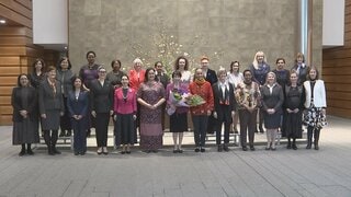 高市総理　駐日女性大使と懇談「『ガラスの崖』を一掃すべく、結果を出していきましょう」| TBS CROSS DIG with Bloomberg