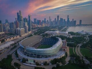NFLシカゴ・ベアーズが本拠地移転へ、郊外に新スタジアム建設を計画| TBS CROSS DIG with Bloomberg