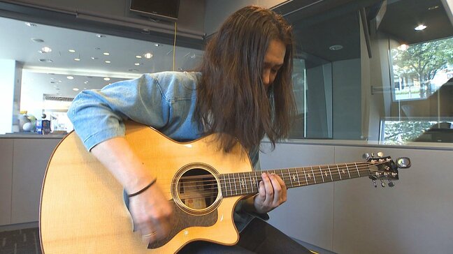 プロギタリストが大規模火災の商店街を訪問　高校まで育った地元への支援約束　大分・臼杵市|TBS NEWS DIG