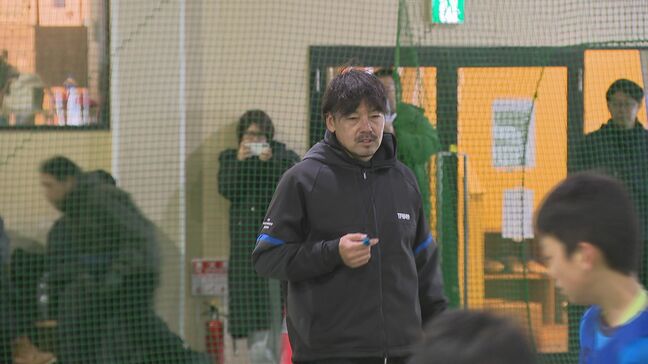 サッカー元日本代表・松井大輔さんが石川県の小学生にサッカー教室 世界レベルの美技に歓声|TBS NEWS DIG