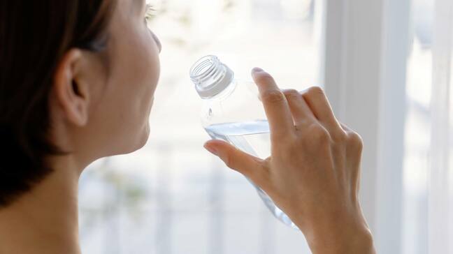 便秘・肌荒れ・食欲低下・・・冬の水分不足で「腸の砂漠化」に注意 腸が乾燥し体調悪化 大腸がんを引き起こすおそれも 女性と高齢男性は特に注意|TBS NEWS DIG