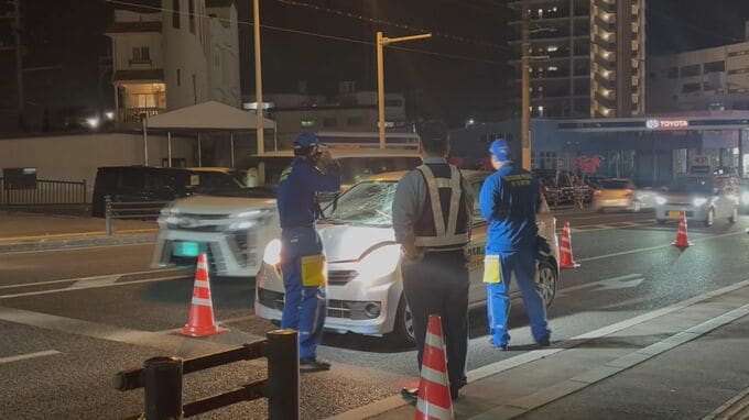 道路を横断していた歩行者男性はねられ意識不明　身元確認中|TBS NEWS DIG