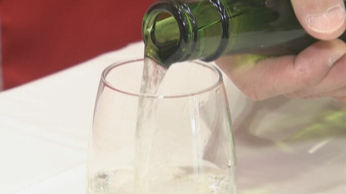 かつての酵母で復刻 半世紀ぶりの日本酒「猩々」新酒まつり 石川・野々市市|TBS NEWS DIG