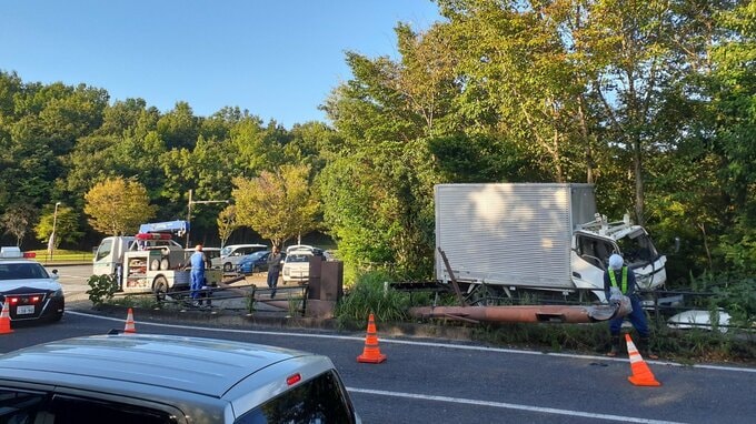 トラックが信号機に衝突、運転の男性が死亡　クラサスドーム大分近くの交差点　|　大分のニュース｜OBS NEWS｜大分放送
