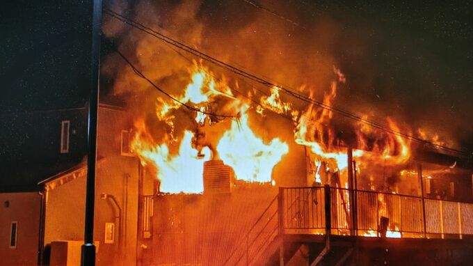 アパート火災　消防車など15台が消火活動中　鹿児島市　|　鹿児島のニュース｜MBC NEWS｜南日本放送